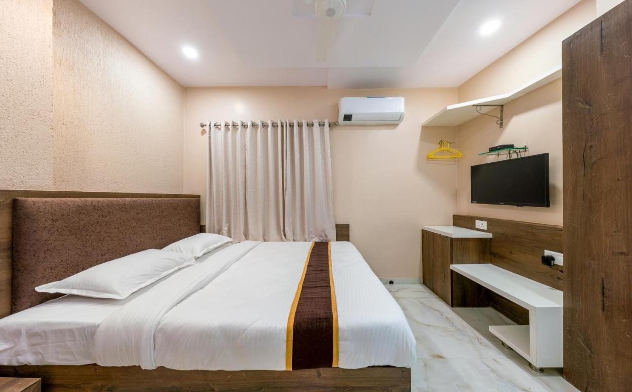 Hotel Aatithya Satkar Near Mahalaxmi Temple Kolhapur Esterno foto