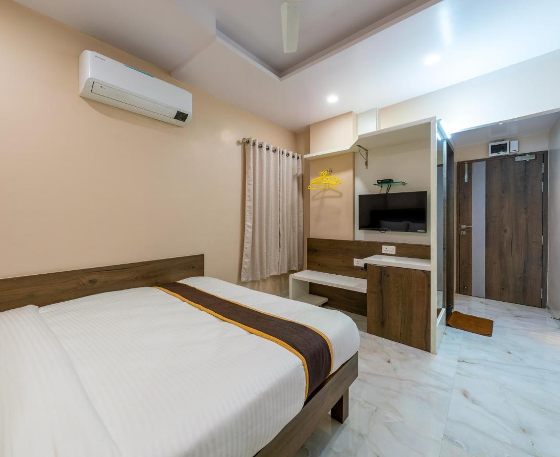 Hotel Aatithya Satkar Near Mahalaxmi Temple Kolhapur Esterno foto