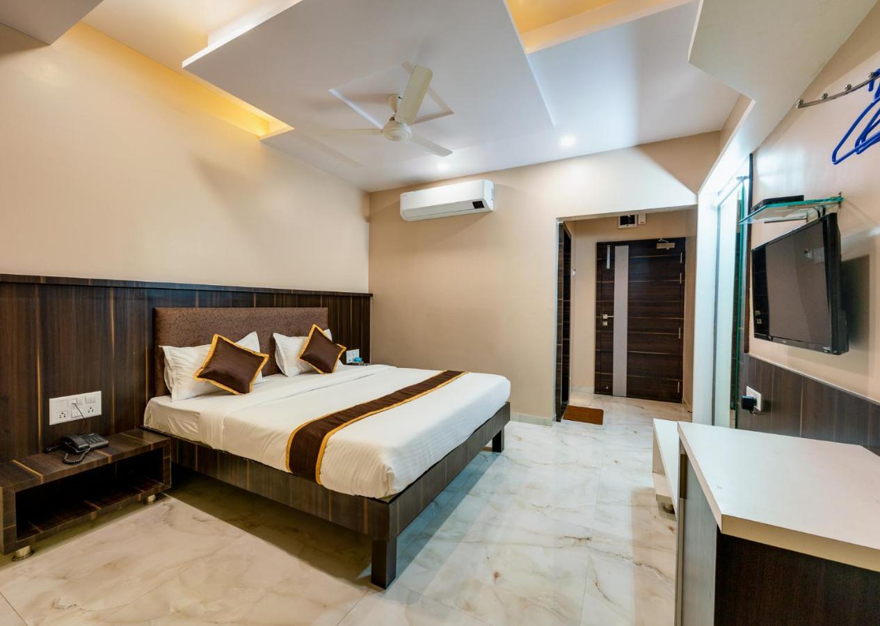 Hotel Aatithya Satkar Near Mahalaxmi Temple Kolhapur Esterno foto