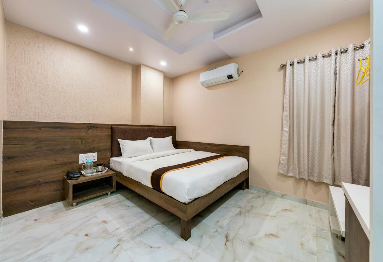 Hotel Aatithya Satkar Near Mahalaxmi Temple Kolhapur Esterno foto