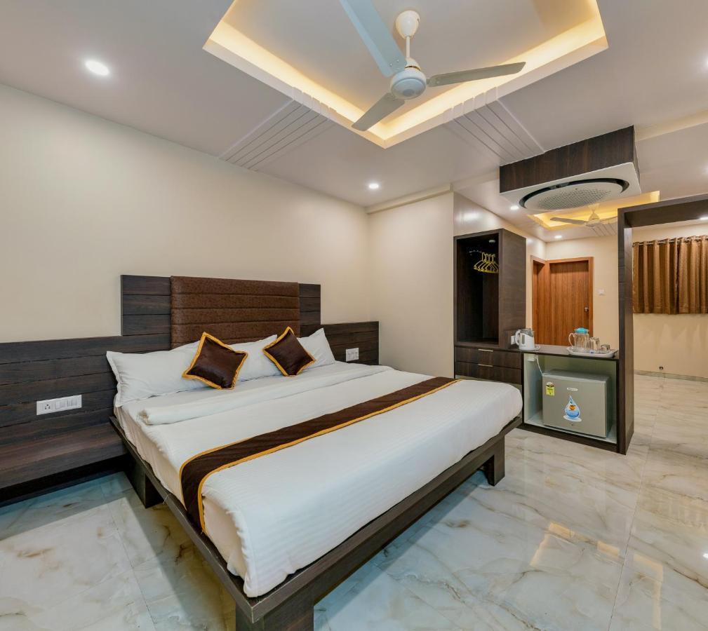 Hotel Aatithya Satkar Near Mahalaxmi Temple Kolhapur Esterno foto