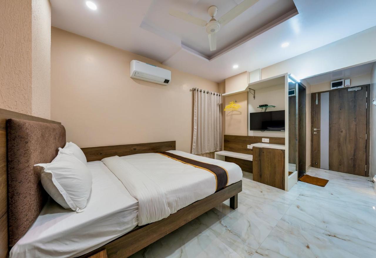 Hotel Aatithya Satkar Near Mahalaxmi Temple Kolhapur Esterno foto